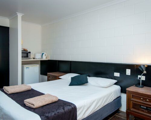 longreach-motel-room-motel-queen (2)