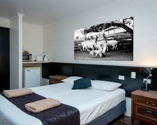 longreach-motel-room-motel-queen (3)